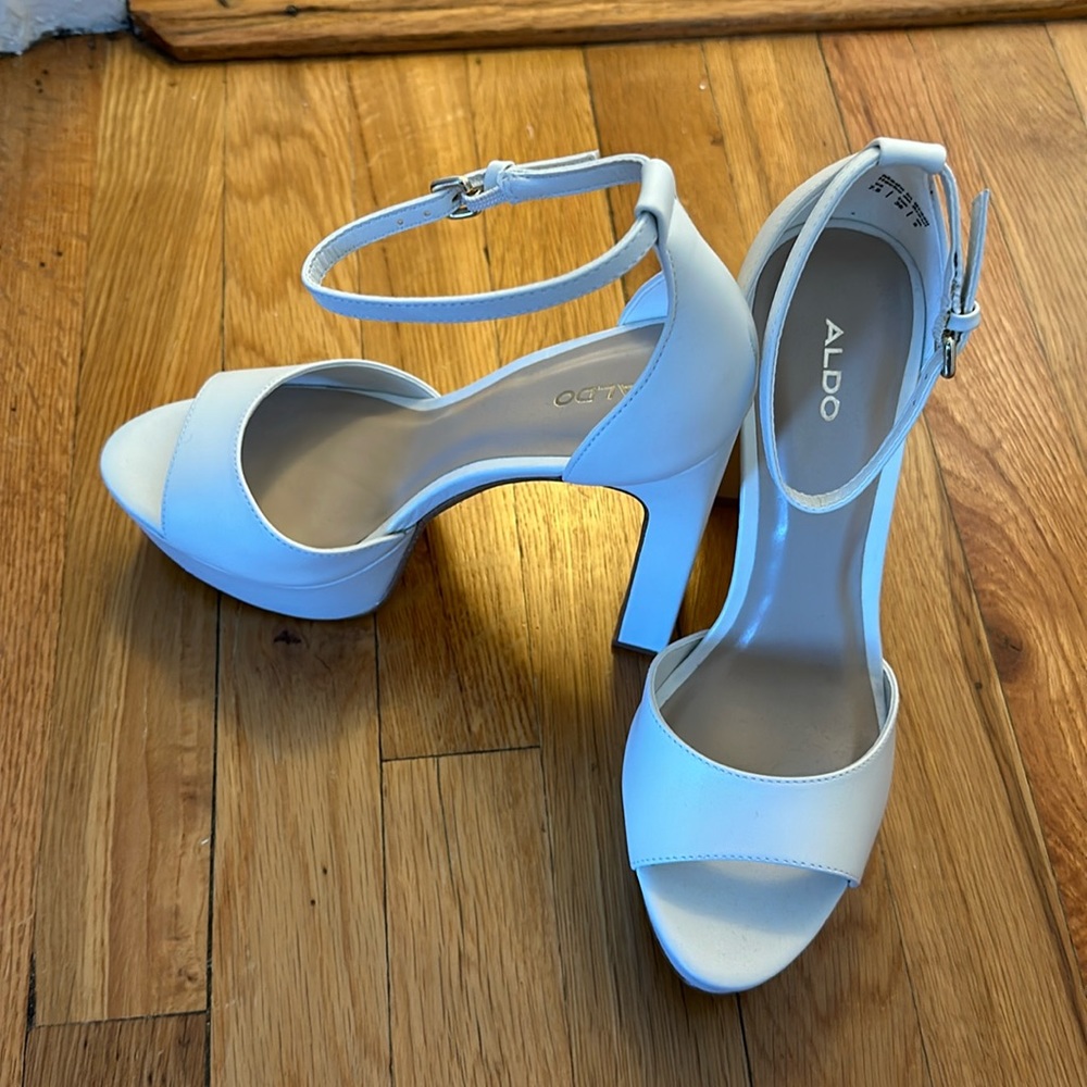 New Aldo White Posh Platform Heel